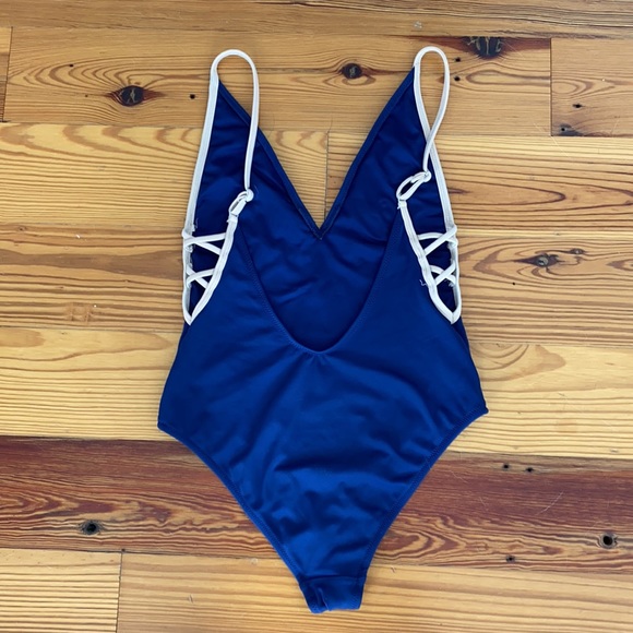Topshop 1 piece swimsuit - Picture 3 of 7